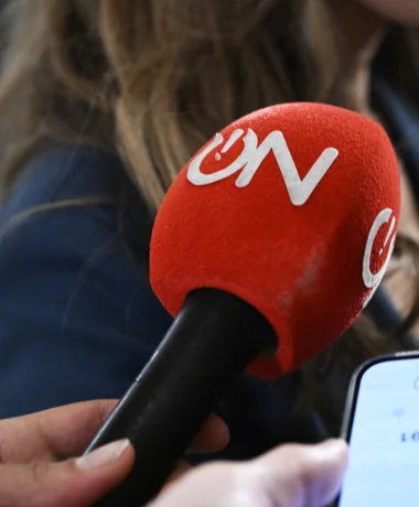 College: Omroep ON! discrimineerde non-binaire kandidaten in sollicitatietekst